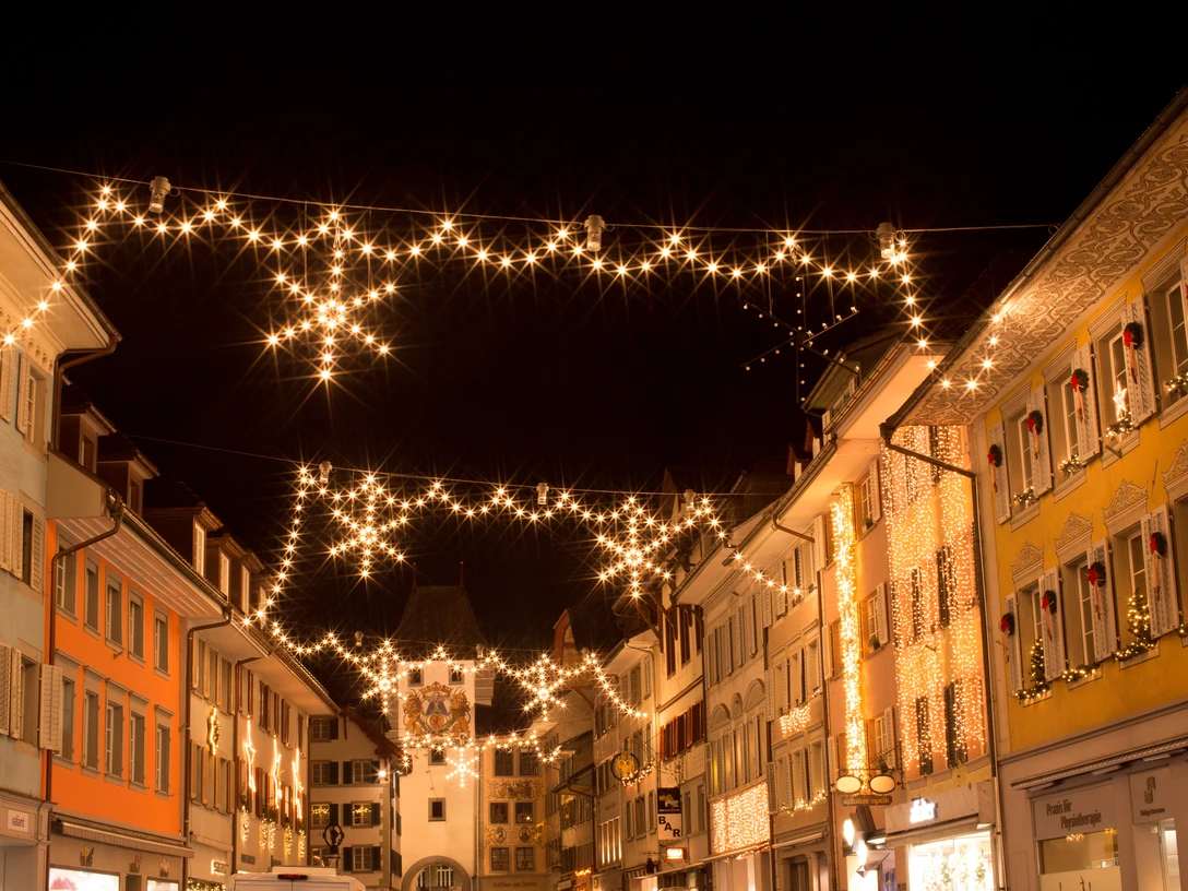 Altstadt Winter Weihnachtsbeleuchtung Priska Ziswiler