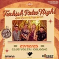 Vier Musiker:innen vor einer goldenen Kulisse bei der Turkish Retro Night im Club Volta.