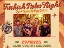 Vier Musiker:innen vor einer goldenen Kulisse bei der Turkish Retro Night im Club Volta.