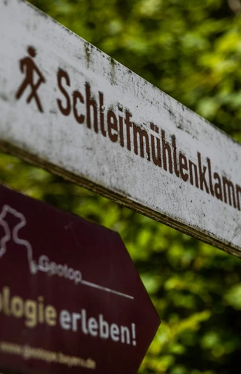 Beschilderung zur Schleifmühklamm