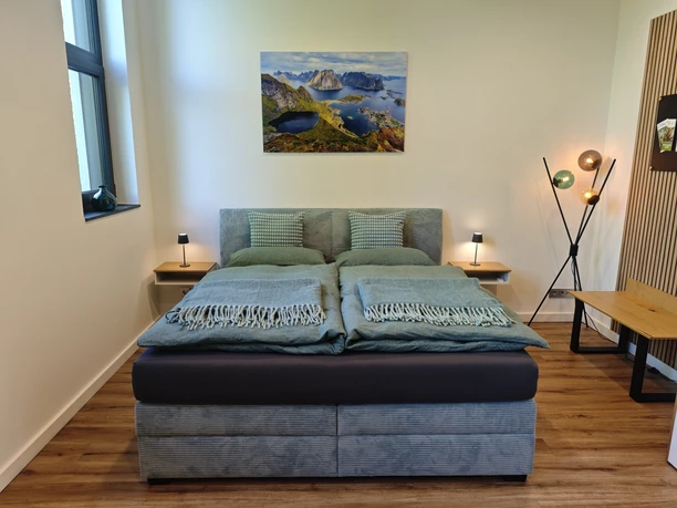 Nordloft Bad Nenndorf - Schlafzimmer mit Boxspringbett