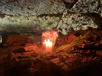 Weihnachtliche Führung in der Schillat-Höhle Weihnachtliche Führung in der Schillat-Höhle