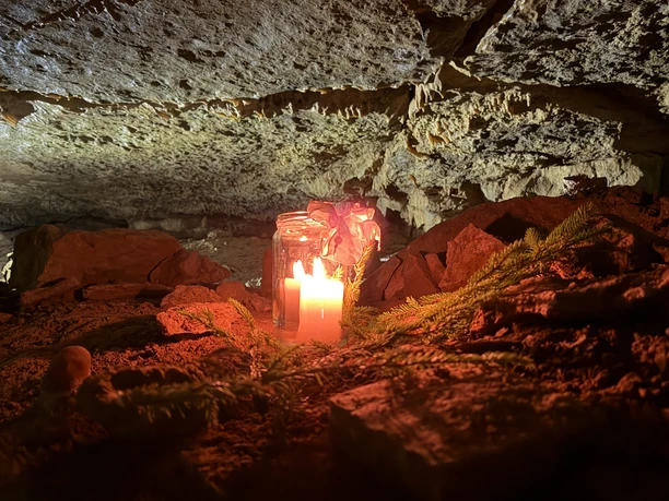 Weihnachtliche Führung in der Schillat-Höhle Weihnachtliche Führung in der Schillat-Höhle