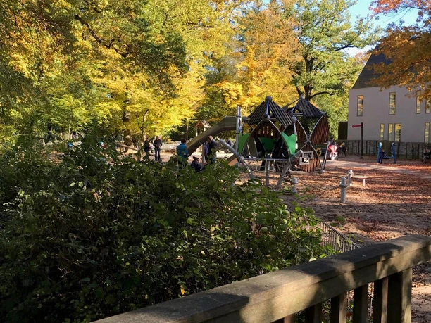 Spielplatz neben der Burg Wissem