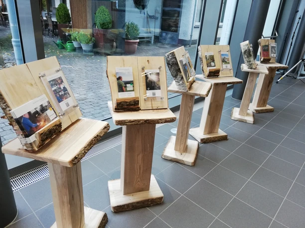 Broschüren-Ständer