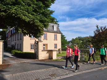 Wandern am Herrenhaus Schwarzenau