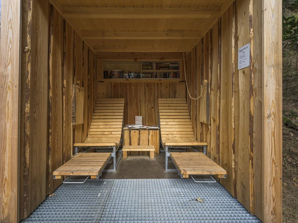 Lesekorb am Klettergebiet Kapplerstein, Aue-Wingeshausen Lesekorb am Kletterfelsen
