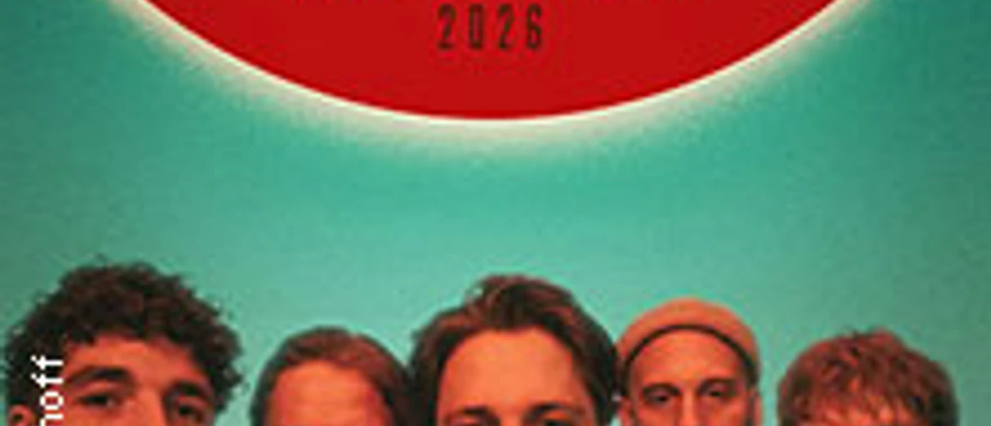 Fünf Männer posieren vor einem farbigen Hintergrund, beworben wird die Il Civetto Albumtour 2026.