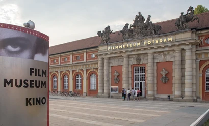 Filmmuseum Blick auf die Außenfassade des Filmmuseums Potsdam