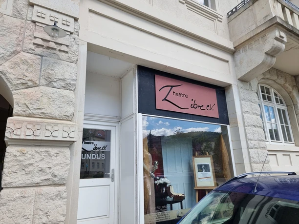 Theatre Libre Hausfassade mit Eingang ins Theater.