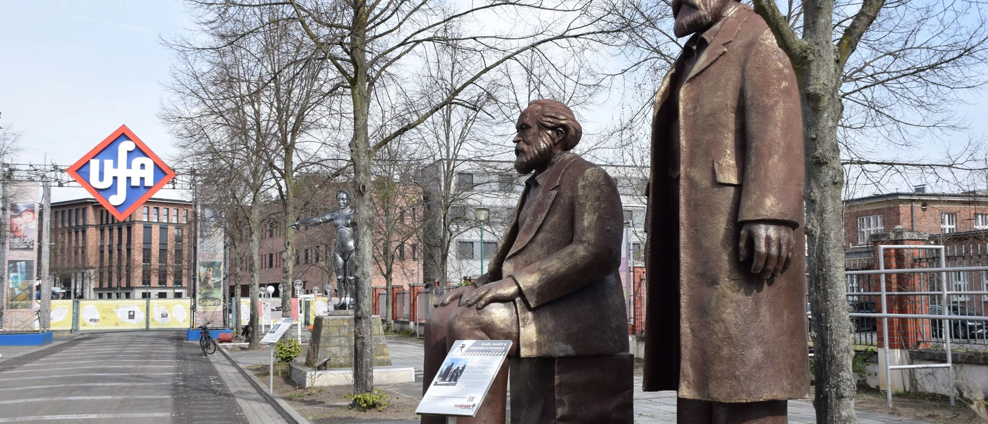 Filmpark Babelsberg Blick in Straße der Giganten im Filmpark Babelsberg