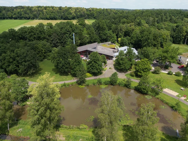112HR-2025- Herbstein - Vulkantherme und Kurpark von oben.jpg 112HR-2025- Herbstein - Vulkantherme und Kurpark von oben.jpg