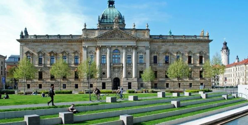 Wir besichtigen das ehemalige Reichsgerichtsgebäud