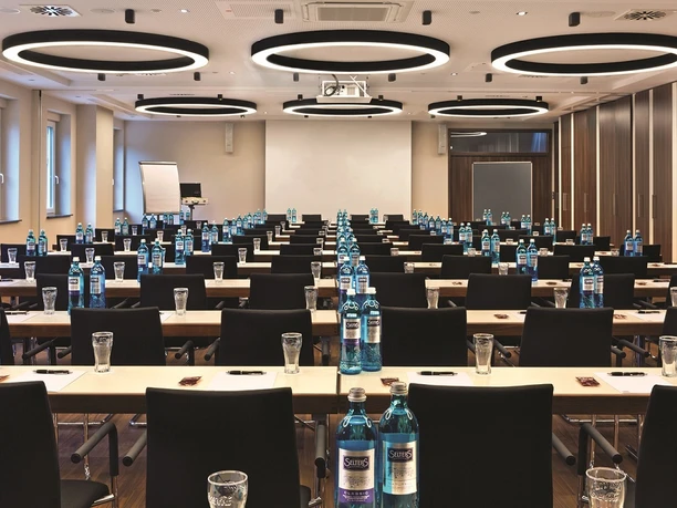 Flemings Selection Hotel Frankfurt-City - Conference room Conference room Large conference room with modern ring lights and parliamentary seating.