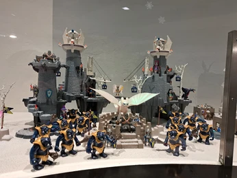 Burgen, Drachen und Trolle in der Playmobil-Ausstellung im Schloss Salder Burgen, Drachen und Trolle in der Playmobil-Ausstellung im Schloss Salder
