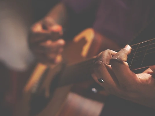 Musikschule Hellern_Header-Gitarre_1920.jpg