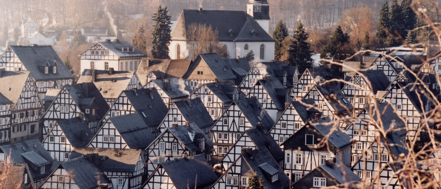 Alter Flecken mit historischer Kirche