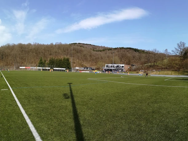 Fußballplatz SV Fortuna mit Kunstrasen