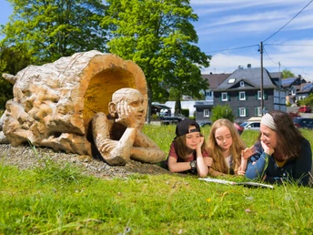 KulturFlecken-Weg: Mann im Baum