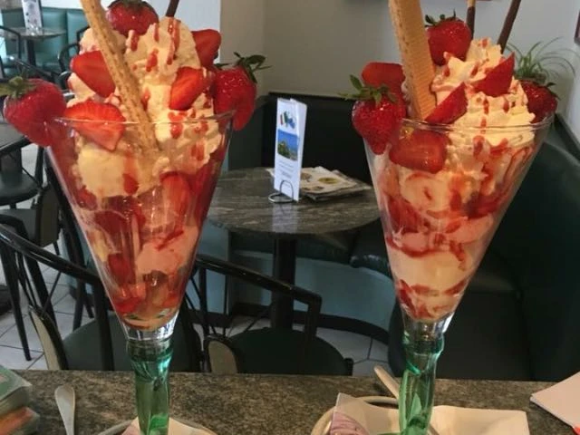 Italienisches Eiscafé Cortina