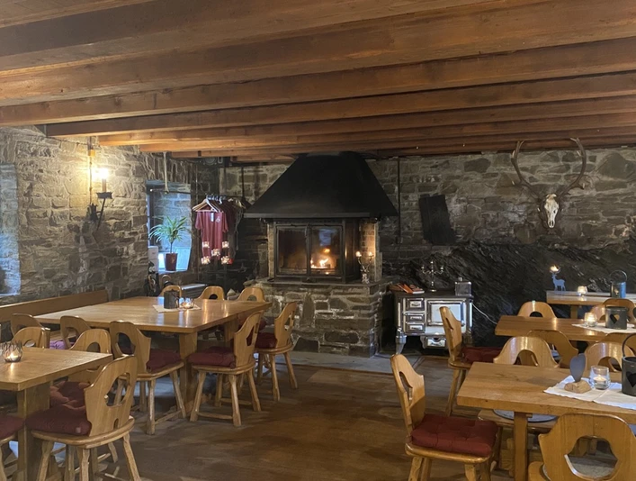 Ginsburg Burgküche innen