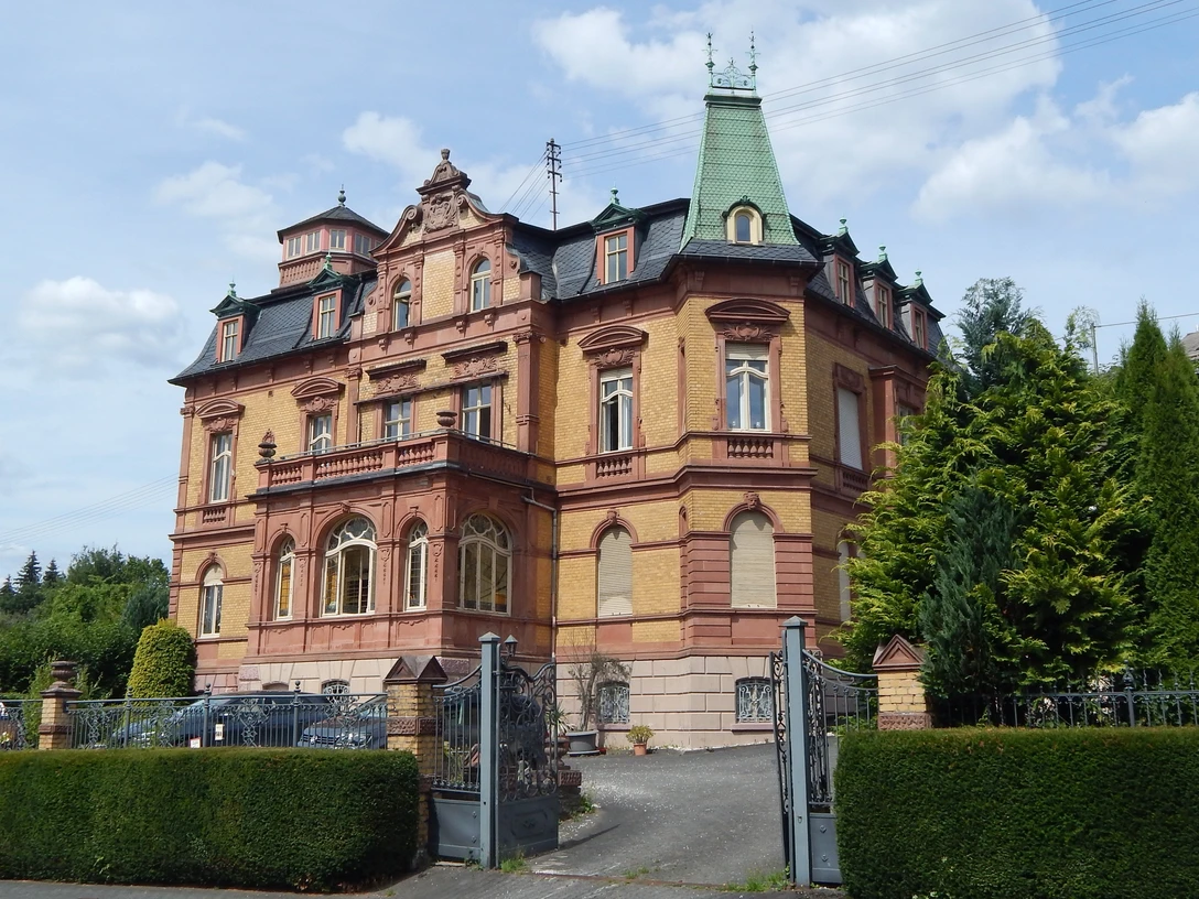ehemalige Frauenklinik Weiß