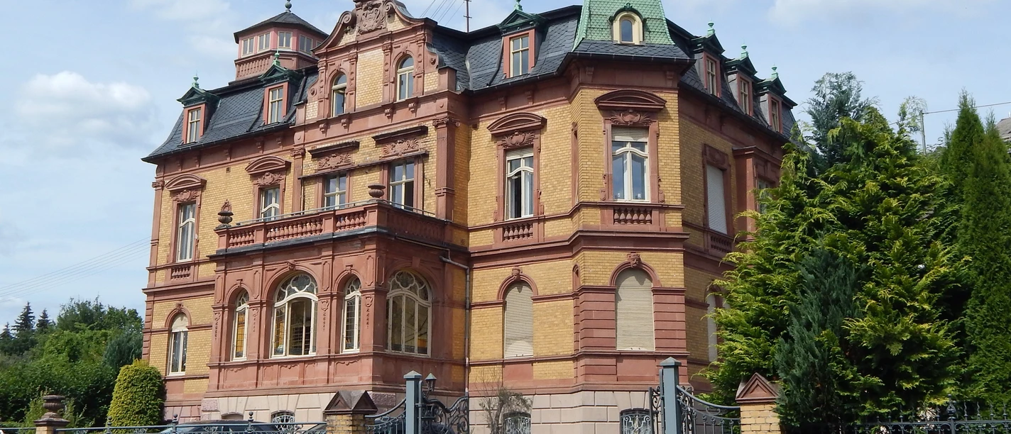 ehemalige Frauenklinik Weiß