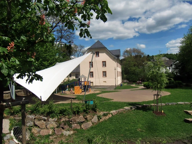 Wilhelmsburg mit Gerichtswiese