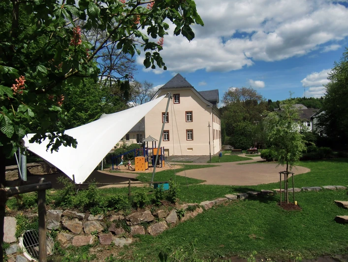 Wilhelmsburg mit Gerichtswiese