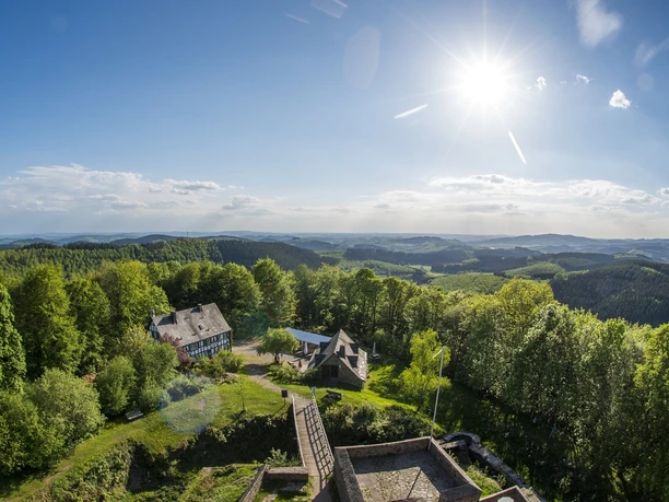 Aussicht von der Ginsburg am Rothaarsteig bei Lützel
