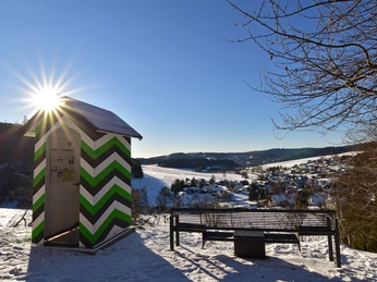 Bildungsinsel mit Lesebank in Helberhausen