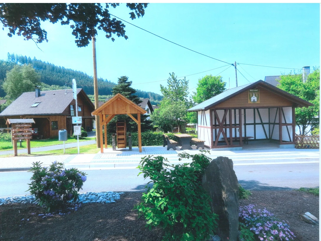 Ortsmitte mit Wasserrad