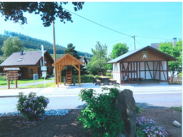 Ortsmitte mit Wasserrad