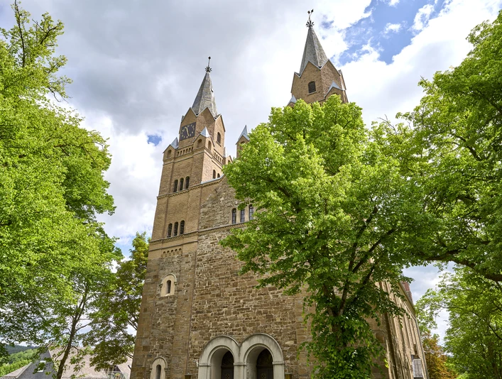 evangelische Kirche Hilchenbach Brunnen und ev. Kirche Hilchenbach
