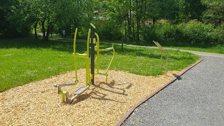 Mehrgenerationenspielplatz Spiel-Sportgerät 2023
