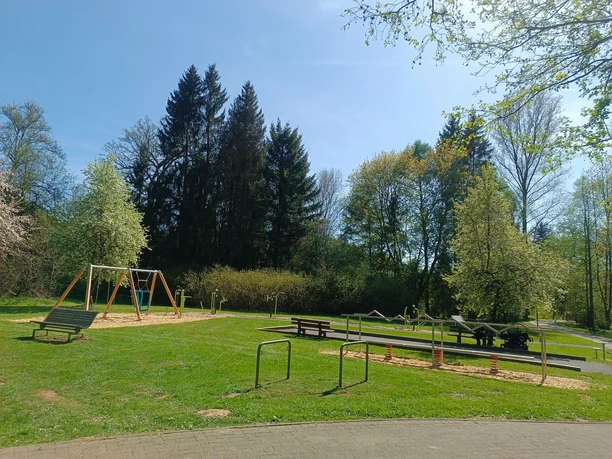 Neue Ausstattung des Mehrgenerationenspielplatzes