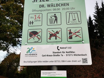 Doktors Wäldchen Spielplatzschild