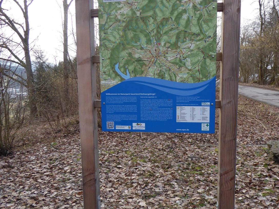 Infotafel gibt einen Überblick der Wandermöglichkeiten