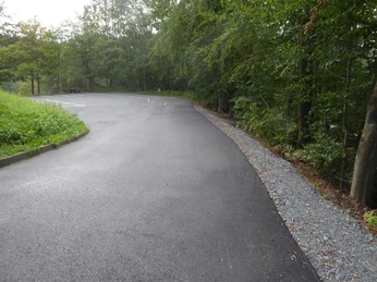 Parkfläche an der Breitenbachtalsperre