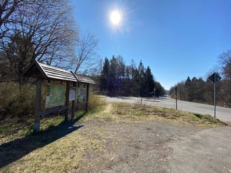 Infotafeln am Wanderparkplatz Hirschstein