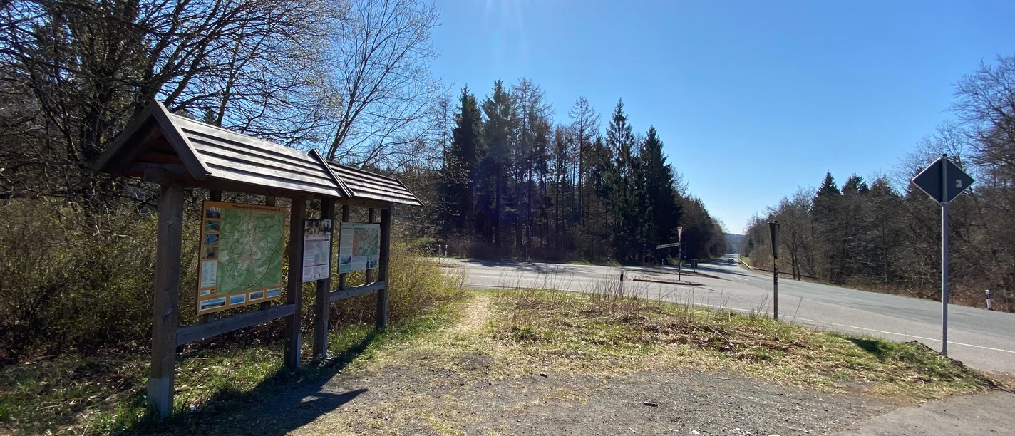 Infotafeln am Wanderparkplatz Hirschstein