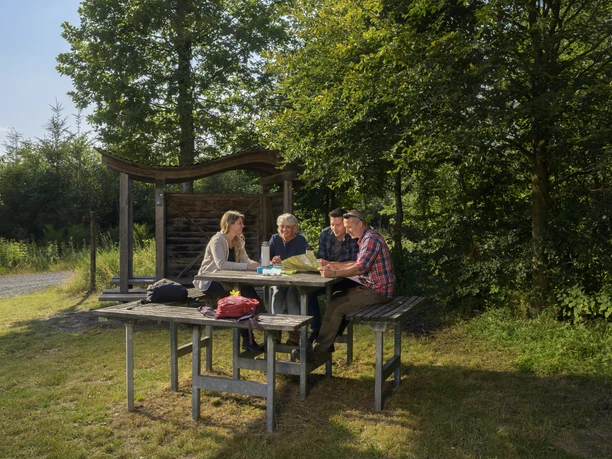 Pause an der Vesperinsel am Hausbergspfad