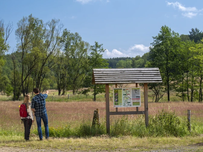 An der Infotafel im Weissbachtal An der Infotafel im Weissbachtal
