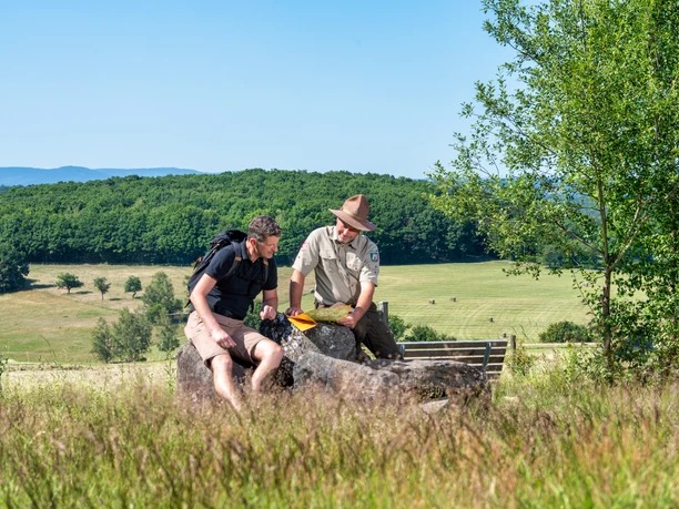 Ranger unterstuetzt bei der Routenplanung