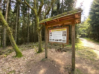 Infotafel am Wegesrand
