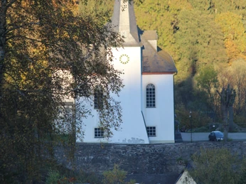 ev. ref. Kirche vom Ortsrand