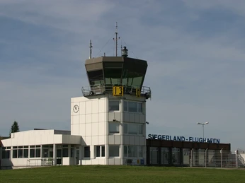 Der Tower des Siegerland-Flughafens