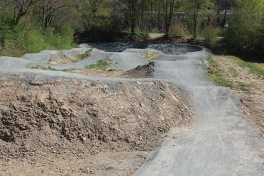 Dirtbike Strecke am Skaterpark