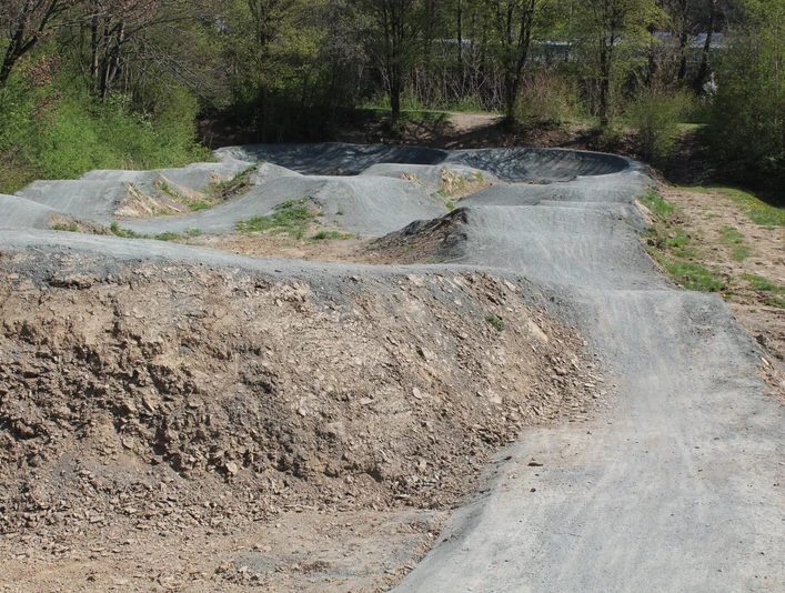 Dirtbike Strecke am Skaterpark