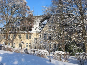 Rathaus im Winter - Rückseite
